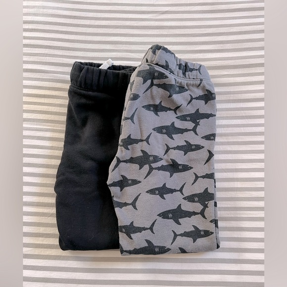 2 Pieces - Old Navy Kids Sweats Size 5T - Picture 1 of 8